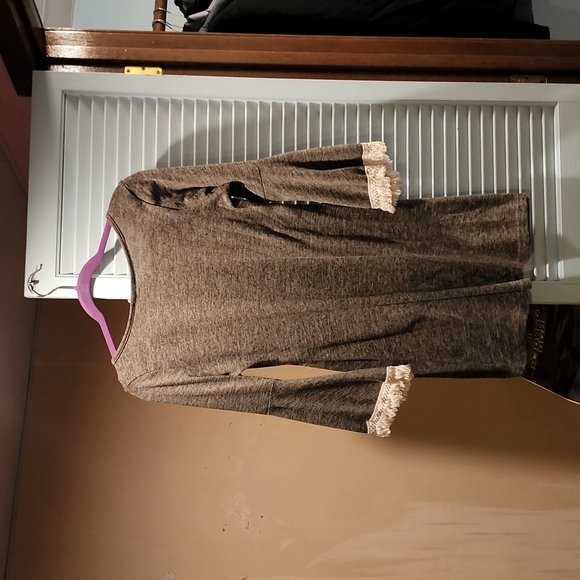 Long sleeve, gray bell sleeve dress.  Great for work, or going out. - Picture 4 of 4